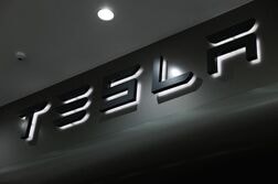 米テスラ、ソーラー屋根瓦の販売打ち切り　発売から10年