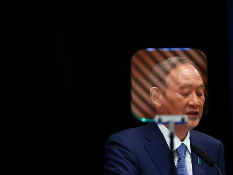 横浜市長選で菅義偉首相の推す候補が大敗し、菅氏が狙っていた衆院選先行、総裁選後回しのシナリオは一段と厳しさを増した。写真は新型コロナウイルス対策について会見する菅氏。7月30日、首相官邸で撮影（2021年　ロイター/Issei Kato）