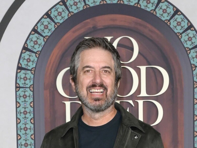 制作のリズ・フェルドマンに「任せていれば大丈夫だと思った」と話すレイ・ロマーノ　Featureflash Photo Agency-Shutterstock