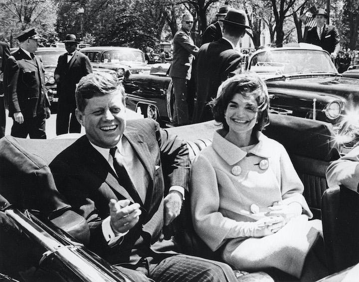 写真は1961年5月に撮影されたケネディ大統領とジャクリーン夫人　Abbie Rowe/The White House/REUTERS