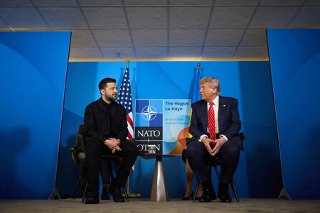 ウクライナのゼレンスキー大統領は１１日、米国がウクライナに対する軍事支援を再開したと明らかにした。６月撮影の提供写真（２０２５年　ロイター/Ukrainian Presidential Press Service/Handout via REUTERS）