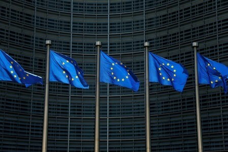 　８月２２日、イタリアの日刊紙２紙は、イタリアとフランス、ドイツの３カ国が欧州連合（ＥＵ）の執行機関である欧州委員会に対し、ＥＵ加盟国が海外企業による域内企業の買収を阻止できる既存の外資規制を強化するよう訴えていると報じた。写真はブリュッセルのEU本部で６月撮影（２０１７年　ロイター／Francois Lenoir）