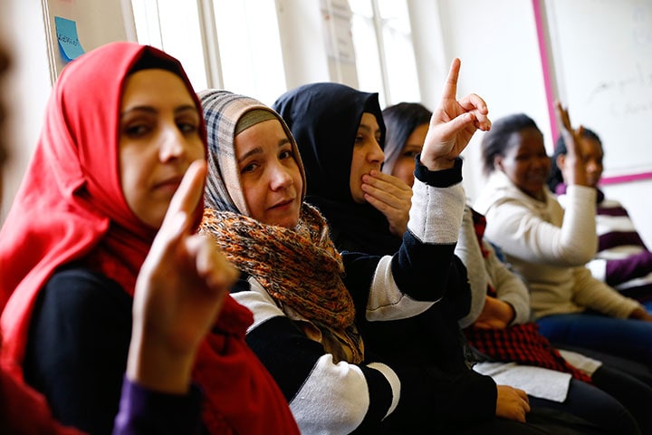 独ケルンのイスラム家族教育センターに集まった女性たち（今年1月）　Wolfgang Rattay-REUTERS