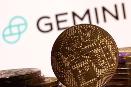 ９月９日、暗号資産（仮想通貨）取引所のジェミニは９日、暗号資産事業に対する投資家の関心を反映し、米国での新規株式公開（ＩＰＯ）の提示価格レンジを引き上げ、上場時の評価額を最大３０億８０００万ドルとする目標を掲げた。写真はジェミニのロゴとイメージ。同日撮影（２０２５年　ロイター/Dado Ruvic）