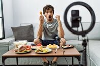 食レポ動画で消えた料理を「読む」文化
