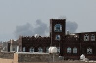 滑走路で大爆発、黒煙が立ち上る…イエメンの国際空港で爆発、4年維持されてきた停戦が崩れ去る