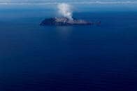 NZ・ホワイト島噴火、軍捜索で6人の遺体収容　なお2人不明