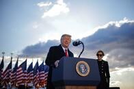 トランプ、首都を去る　退任式典で自身の業績強調「また会おう」