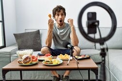 食レポ動画で消えた料理を「読む」文化