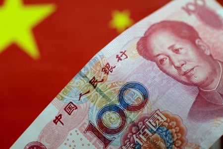　１１月１日、１０月の中国オンショア人民元建て債券市場では、外国人投資家が９カ月ぶりに買い越しに転じた。写真はシンガポールで２０１７年５月撮影（２０２２年　ロイター／Thomas White）