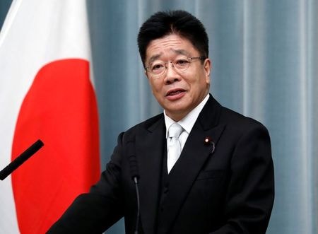 　１１月１９日、加藤勝信官房長官（写真）は午後の会見で、新型コロナウイルス向けのワクチン接種については、国民各自の判断で行うことになるとの見解を示した。都内で昨年９月撮影（２０２０年　ロイター／Issei Kato）