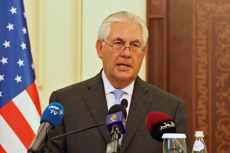 　７月２１日、ティラーソン米国務長官（写真）は、テロ資金対策を巡る合意を実行するカタールの努力に満足していると述べた上で、同国に対する「封鎖」を解除するようアラブ諸国に求めた。写真は１１日ドーハで撮影（２０１７年　ロイター／Naseem Zeitoon）