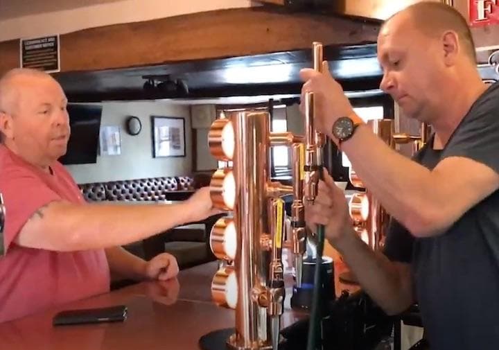 ほとんどのパブで、栓を開けないまま消費期間が切れてしまった...... LBC-YouTube