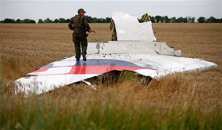 2014年7月ウクライナ上空で撃墜されたマレーシア航空MH17便の残骸。MAXIM ZMEYEV-REUTERS