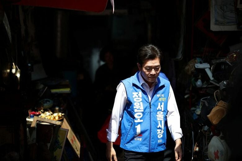 与党・共に民主党のソウル市長候補、鄭愿伍氏。2日撮影　REUTERS/Kim Hong-Ji