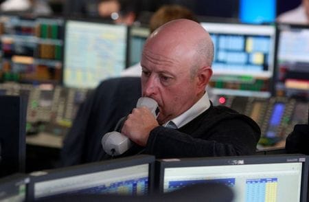 　１２月１７日、バンク・オブ・アメリカ・メリルリンチ（ＢＡＭＬ）が公表した１２月の機関投資家調査によると、世界経済の成長見通しが大幅に改善し、リセッション（景気後退）への懸念が後退した。写真はロンドンの金融会社で２０１６年６月撮影（２０１９年　ロイター／Russell Boyce）