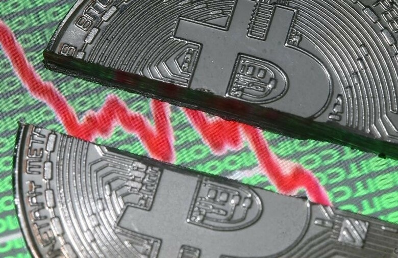 １月２7日、仮想通貨取引所大手のコインチェックは２６日夜の会見で、約５８０億円分の仮想通貨ＮＥＭが外部からの不正アクセスで流出したと公表し、顧客に謝罪した。写真は仮想通貨のイメージ画。サラエボで２０１７年１２月撮影（２０１８年　ロイター/Dado Ruvic）