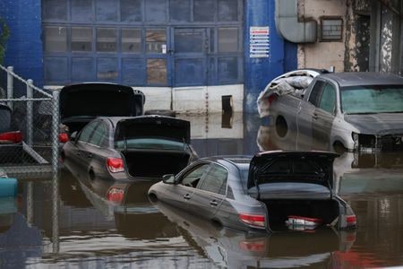 米北東部４州を襲った突然の記録的豪雨による死者数が少なくとも４６人に達した。被害にあったＮＹ市のようす。２日撮影（２０２１年　ロイター／Caitlin Ochs）