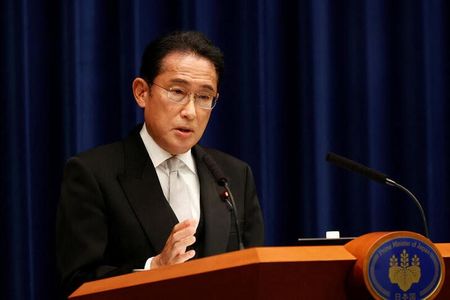 　岸田文雄首相は２４日午後の参院予算委員会で、投機による過度な為替の変動は容認できず、市場動向を高い緊張感持って注視していくと述べた。写真は８月、都内で代表撮影（２０２２年　ロイター）