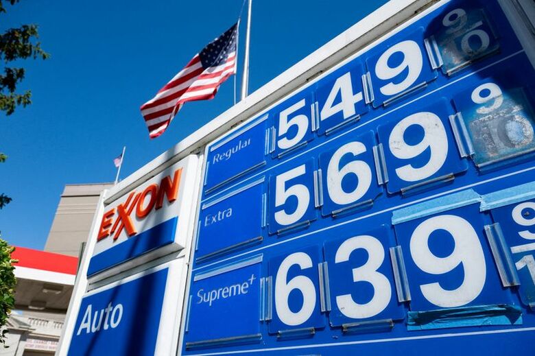 米ワシントンのガソリンスタンドで今月１日撮影。REUTERS/Annabelle Gordon/File Photo