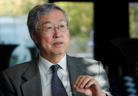 　１１月２１日、中国人民銀行（中央銀行）の周小川前総裁は、人民銀には一段の利下げ余地があると指摘した。金融緩和により金融危機を回避することができるかは分からないとも述べた。２０１８年９月１９日、スイスのジュネーブで撮影（２０１９年　ロイター/Denis Balibouse）