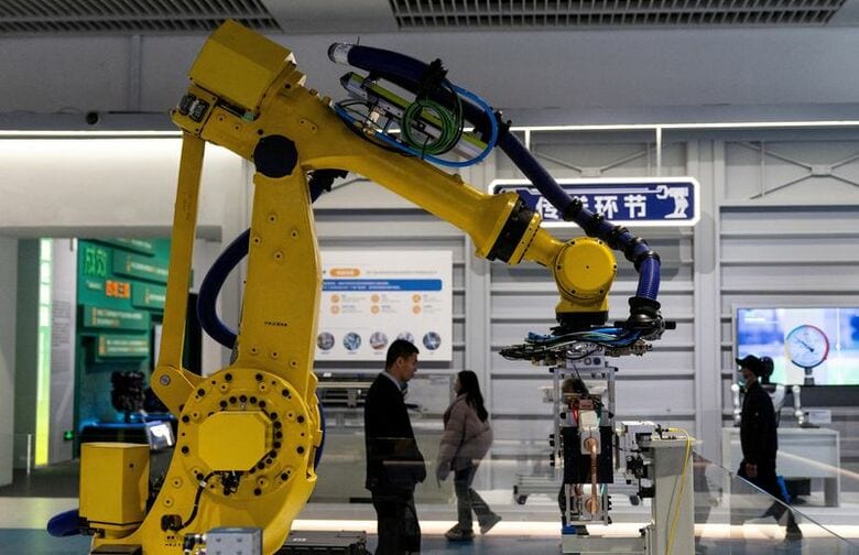 中国・北京の博物館で展示会された産業用ロボット、3月24日撮影　REUTERS/Maxim Shemetov//File Photo