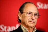 ノーベル賞受賞者が異を唱える──政府は、疫学者の予測におびえて都市封鎖した