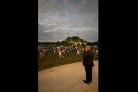 【動画】米トランプ前大統領、チアリーダーたちと一緒に「ノリノリ」...ダンスを披露した映像シーン