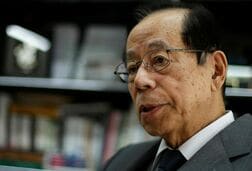 福田康夫元首相が死去、90歳　首相在任1年