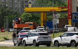 ロシア各地で深刻化する燃料不足、給油に長蛇の列　ウクライナの攻撃激化で