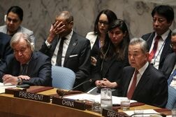 中国外相、パナマ外相と会談　第三者の干渉に反対表明＝新華社