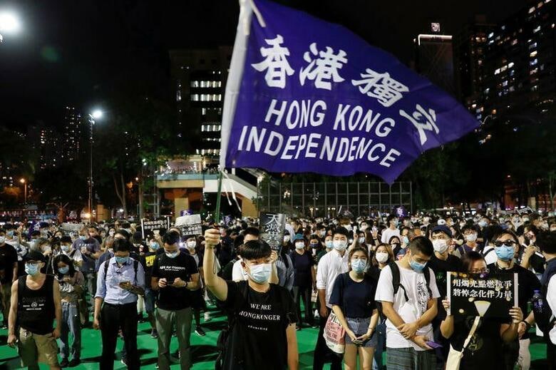 6月26日に公表された世論調査によると、ここ1年香港で続く民主化デモへの支持が3カ月前より減少していることが明らかになった。写真は天安門事件31周年を追悼する集会。6月4日、香港のビクトリアパークで撮影(2020年　ロイター/Tyrone Siu)