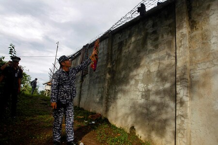 　１月４日、フィリピン南部ミンダナオ島で、イスラム系反政府勢力と関連があるとみられる約１００人の武装集団がキダパワン刑務所を襲撃し、警備員１人を殺害、受刑者１５８人が脱走した。写真はコタバト州で撮影（２０１７年　ロイター）