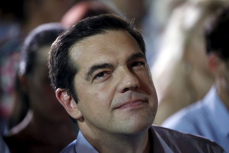 　９月７日、２０日に総選挙を控えたギリシャで、与党・急進左派連合が支持率で野党・新民主主義党（ＮＤ）をわずかにリードしている。写真はチプラス前首相。９月３日撮影。（２０１５年　ロイター／Alkis Konstantinidis）