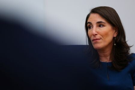 ロイターのインタビューに応じる米クリーブランド地区連銀のハマック総裁。ニューヨークで2025年4月撮影。REUTERS/Mike Segar