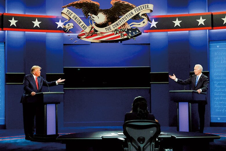 前回大統領選でテレビ討論会に臨んだトランプ（左）とバイデン（2020年10月）　MIKE SEGARｰREUTERS