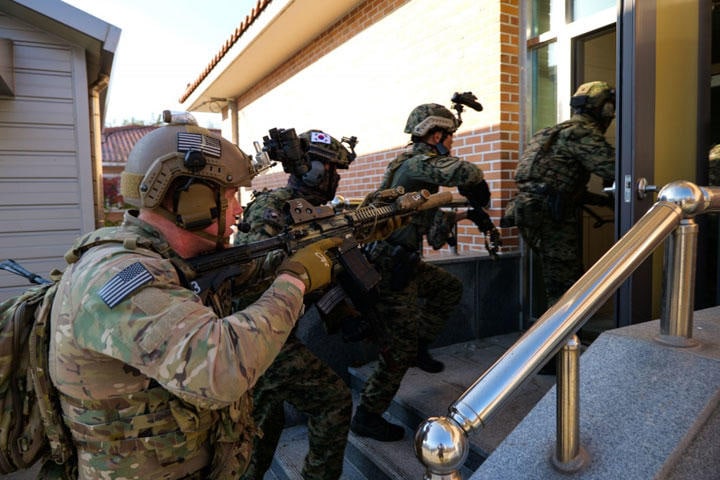 米韓の特殊部隊による合同訓練（米国防総省提供）