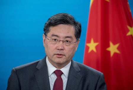 　５月１２日、香港の英字紙サウスチャイナ・モーニングポストは、中国政府に近い筋の話として、中国の秦剛外相（写真）が７月にオーストラリアを訪問する予定だと報じた。写真は９日ベルリンでの代表撮影（２０２３年／ロイター）