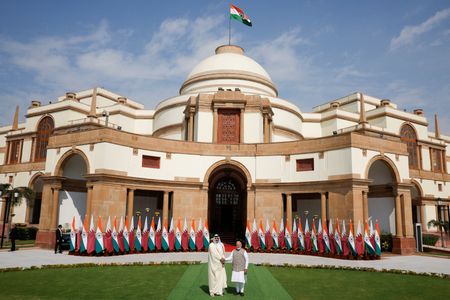 カタールがインドのインフラやテクノロジーなどさまざまな分野に１００億ドルを投資すると、カタール首長の１０年ぶり訪印を受けて両国政府が１８日に発表した。２月１８日、インドのニューデリーで撮影（２０２５年　ロイター/Adnan Abidi）