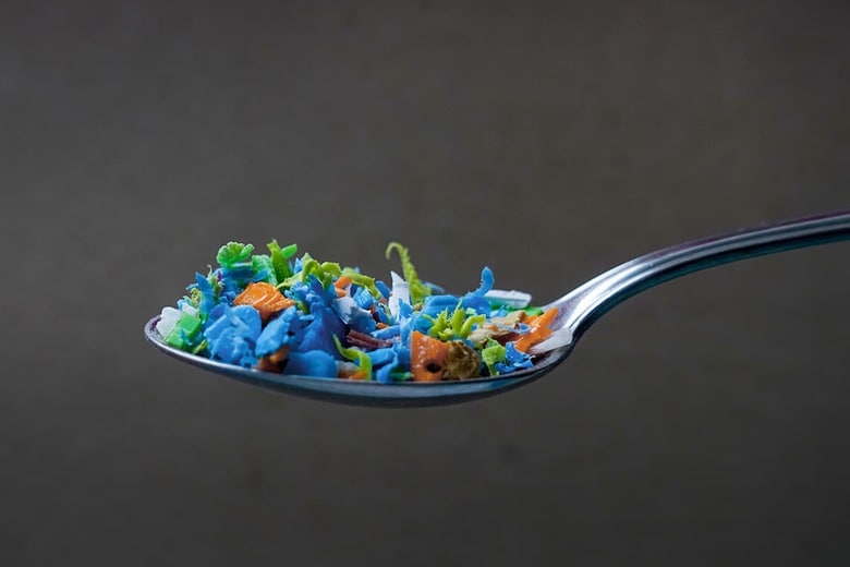 マイクロプラスチックはヒトの体内にも（写真はイメージです）　SIVStockStudio-Shutterstock