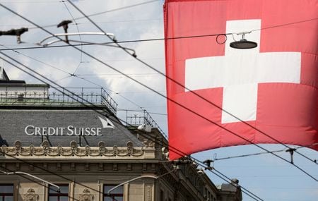 　経営不安が強まっているスイスの金融大手クレディ・スイス買収に向け協議しているＵＢＳは、訴訟や事業縮小関連費用約６０億ドルを保証するよう政府に要請している。写真はクレディ・スイス本社、昨年7月撮影（２０２３年　ロイター/Arnd Wiegmann）