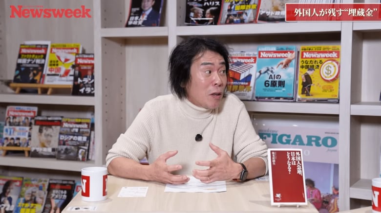 動画に出演する海老原氏（12月2日、東京都品川区）　ニューズウィーク日本版-YouTube