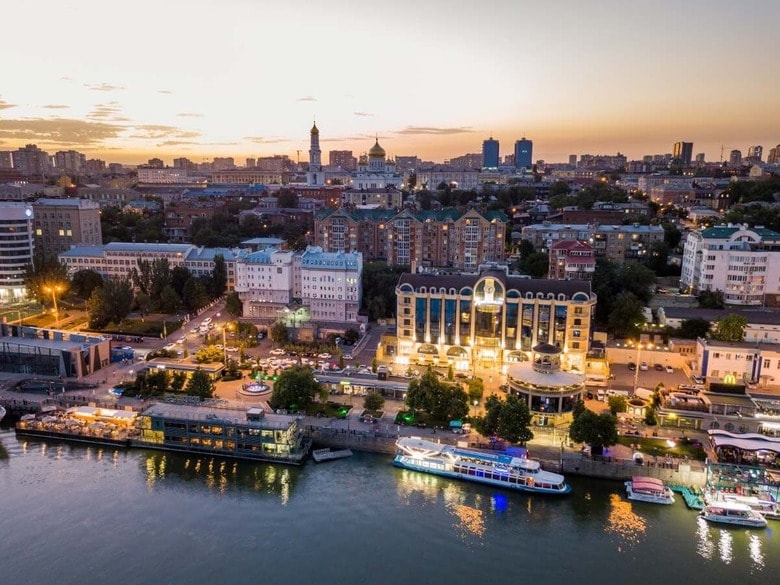 攻撃を受けたロストフ・ナ・ドヌの町並み　Mikhail Gnatkovskiy／Shutterstock