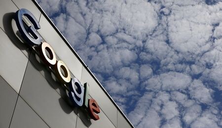 米アルファベットが人工知能（ＡＩ）の新興企業、アンソロピックに約３億ドルを投じると、英紙フィナンシャル・タイムズ（ＦＴ）が事情に詳しい関係者３人の話として報じた。２０２０年７月撮影（２０２３年　ロイター/Arnd Wiegmann）