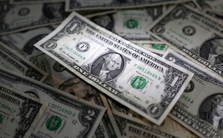 終盤のニューヨーク外為市場では、ドルがユーロと円に対して下落した。２０２３年３月撮影（２０２４年　ロイター/Dado Ruvic/Illustration/File Photo）