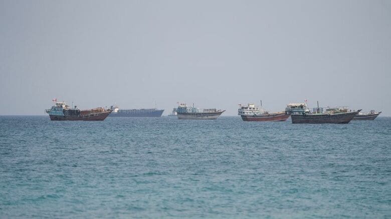 写真はホルムズ海峡付近の船舶。2026年9月2日、オマーンのムサンダムから撮影。REUTERS