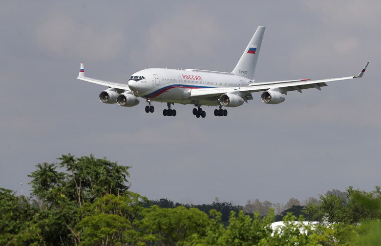 プーチンを乗せた大統領専用機。機体はイリューシンII-96（ロシア製、2018年）　REUTERS/Martin Acosta