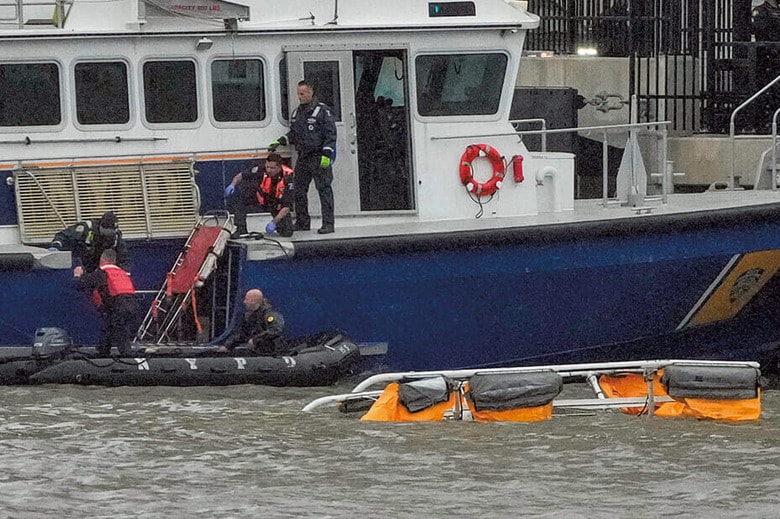 ハドソン川では救助活動が行われたが（4月10日）　EDUARDO MUNOZｰREUTERS