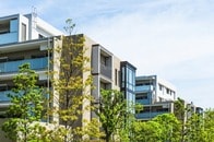 不動産オーナー調査で見えた、開始すべき時期、他の投資にない「特権」、駅遠物件の価値