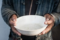 飽食ニッポンにも飢餓は存在する